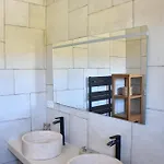 Дом отдыха Modern And Bright Vacation Борм-ле-Мимоза